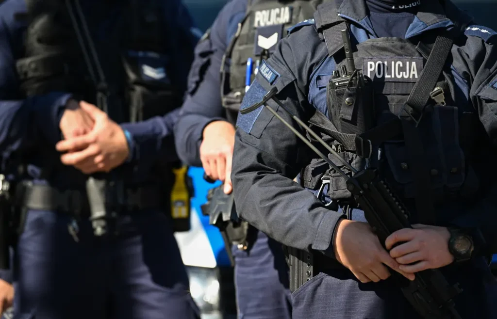 Z munduru do pieniędzy: dlaczego prywatny sektor płaci za Twoje doświadczenie Znacznie więcej niż system? pap 20250925 0wl.jpg